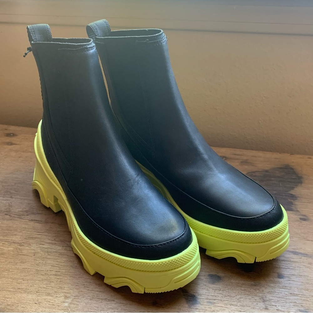 NWT Sorel Brex Ankle Boot with Neon Lime Accents - Waterproof